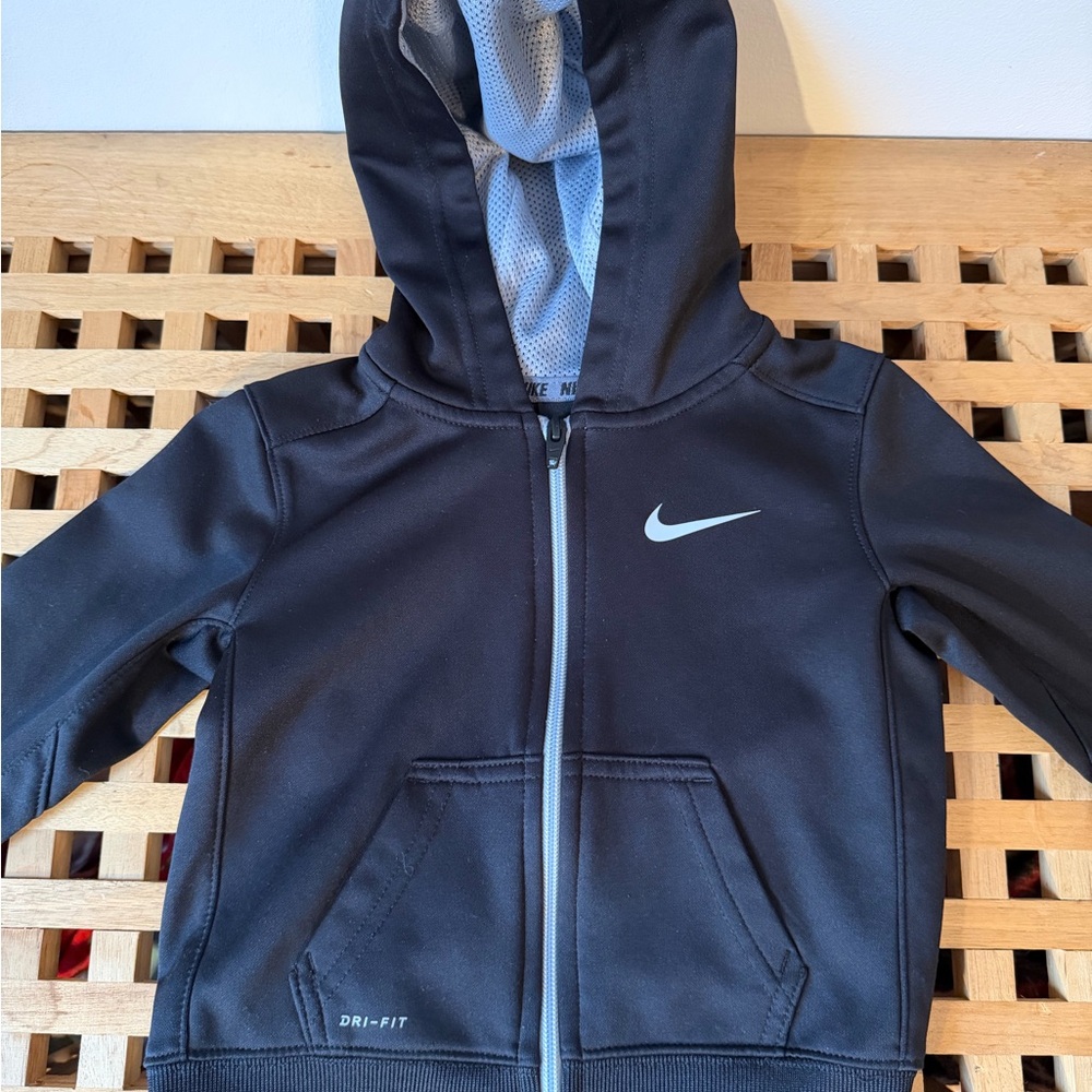 🌟Nike kids toddler Black and Gray Athletic Jacket